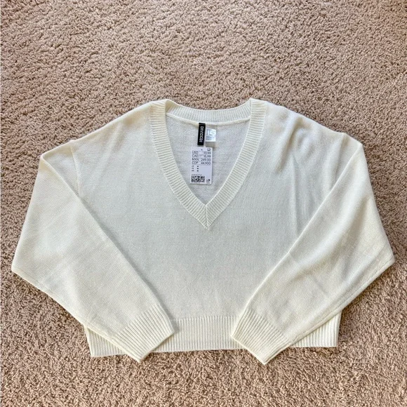 H&M Women's White V-Neck Sweater NWT - Picture 6 of 7